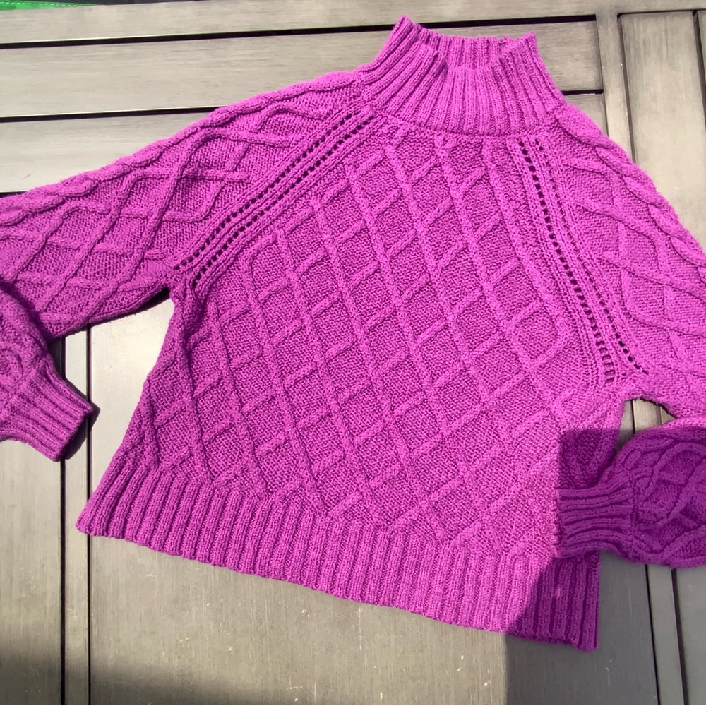 American Eagle Size Small Raspberry Chunky Knit Sweater - Picture 4 of 9